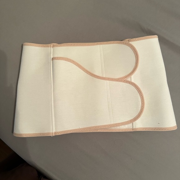 Shortie Postpartum Belly Wrap - Picture 4 of 5